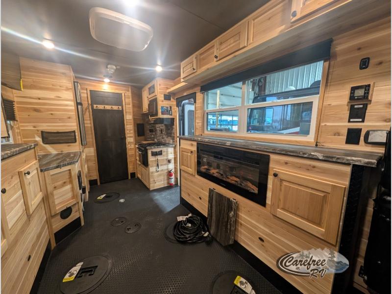 2026 Glacier Ice House 18' TOY HAULER EXPLORER photo 8