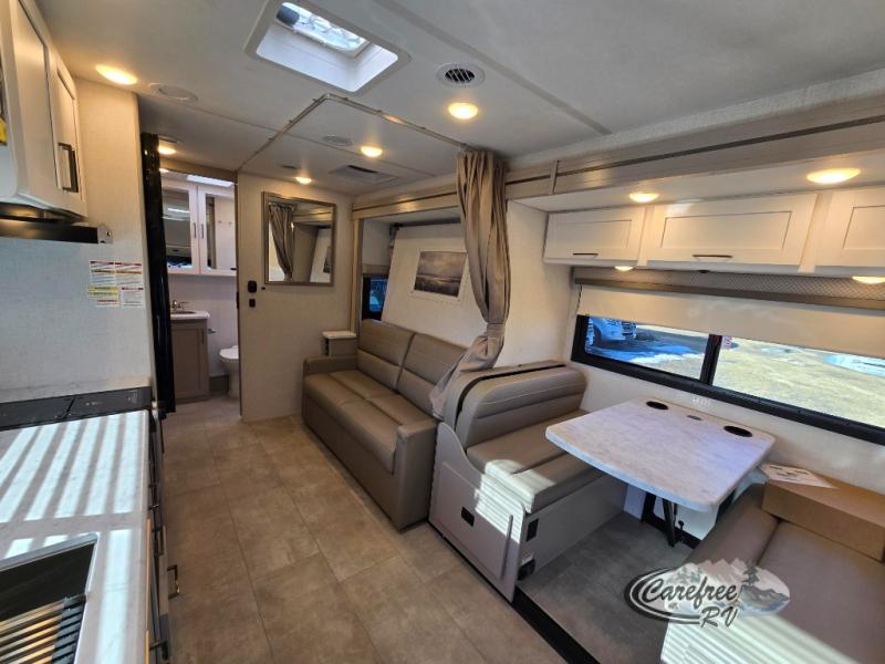 2026 Chateau 24LT photo 7