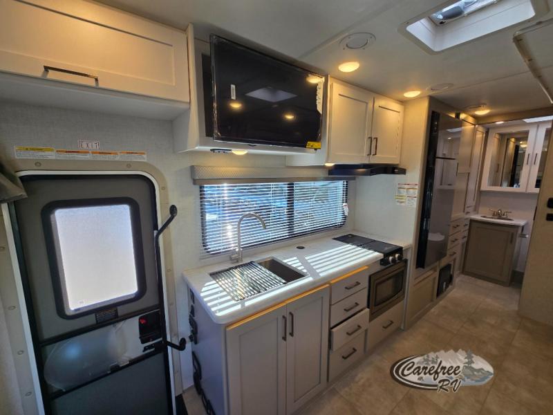 2026 Chateau 24LT photo 8