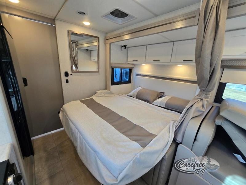 2026 Chateau 24LT photo 9