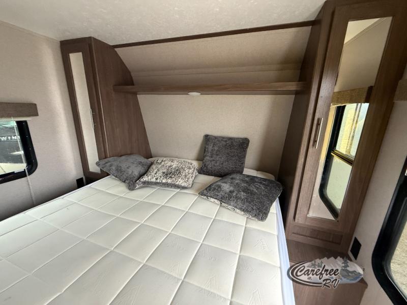 2019 Hideout 242LHS photo 6