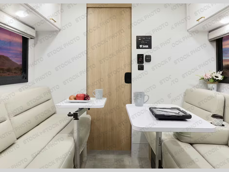 2027 Chateau 19X photo 2