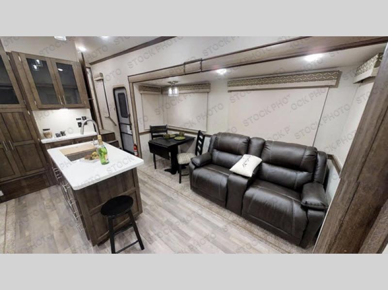 2019 Cardinal Explorer 383BH photo 9