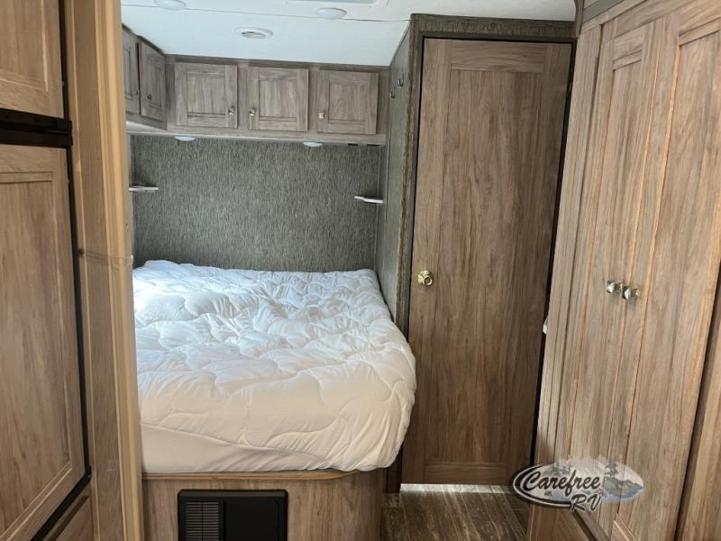 2019 Sunseeker 2290S Ford photo 5