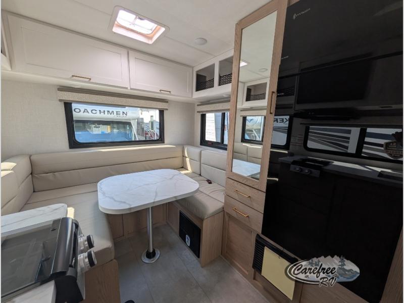 2027 Chateau 19Z photo 8