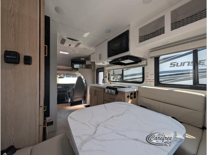 2027 Chateau 19Z photo 9