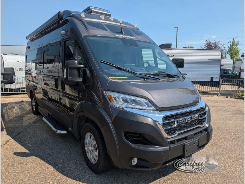 2025 Roadtrek Play Slumber