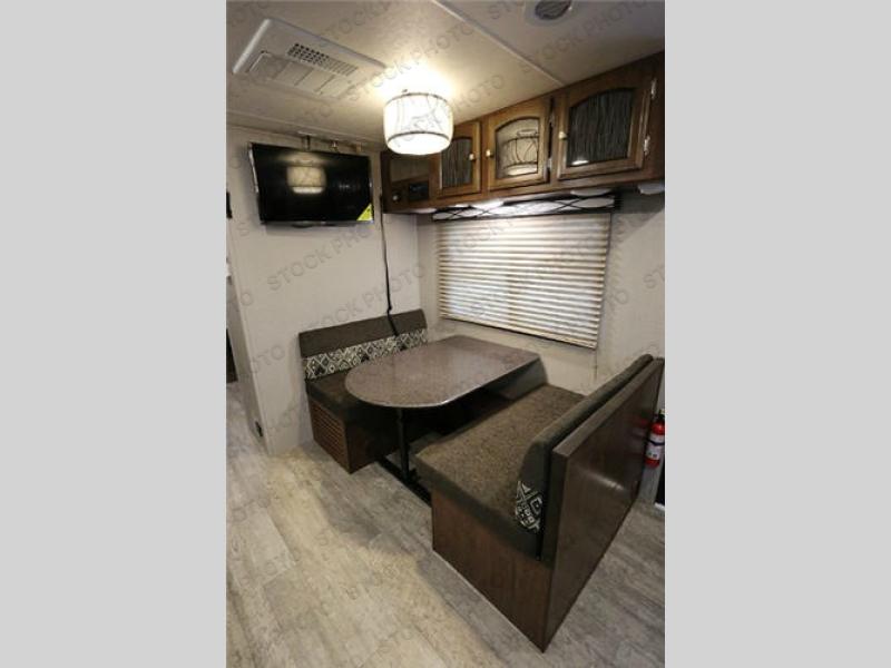 2017 Freedom Express 246RKS photo 2